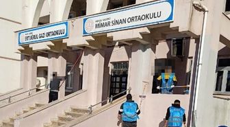 Yükümlüler, Mersin'de okulları temizleyip boyadı