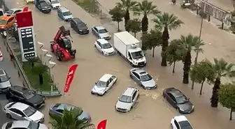 Adana'da sağanak hayatı olumsuz etkiledi
