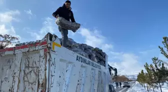 Adilcevaz'da ihtiyaç sahiplerine patates dağıtıldı