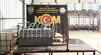 Antalya'da son 1 haftada suç işleme amacıyla örgüt kurma ve kaçakçılık suçlarından 14 kişi tutuklandı
