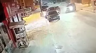 Ardahan'da otomobil iş yerine daldı