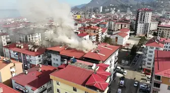 Artvin'de 7 katlı binanın çatısında çıkan yangın söndürüldü