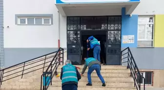 Beyşehir'de yükümlüler ara tatilde okulları temizledi