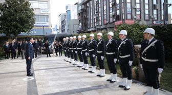 Cumhurbaşkanı Yardımcısı Yılmaz, Antalya'da olumsuz hava koşullarından etkilenen sera çiftçilerini ziyaret etti