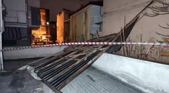 Denizli'de fırtına ağaçları devirdi, çatıları uçurdu