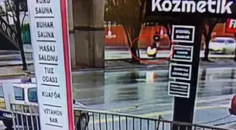 Devrilen motosikletin sürücüsü bariyere ve ağaca çarpıp öldü