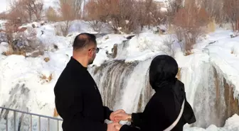 Donan Muradiye Şelalesi'ne ziyaretçi ilgisi