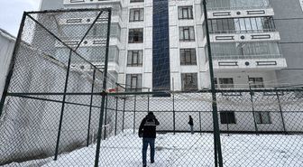Erzurum'da cam silerken 3. kattan düşen kadın öldü