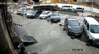 Esenler'de İETT otobüsü park halindeki araçlara çarptı