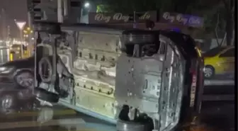 Hafif ticari araç ile otomobil çarpıştı: 2 yaralı