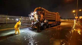 İzmir'i sağanak vurdu; 320 konut, 78 iş yeri ve 5 kamu binasını su bastı