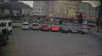 Kamyon kasasında patlayan yangın tüpü, otobüsün üzerine düştü