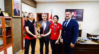 Kaymakam Abay, şampiyonlar ile bir araya geldi