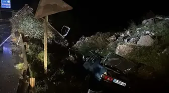 Kaza sonrası yardım için duran sürücünün otomobiline minibüs çarptı; 3 yaralı