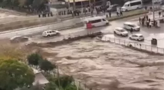 Mersin'de sağanak; dereler taştı, yolları su bastı