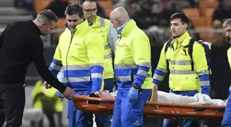 Oğlunu oyuna alan Robin van Persie'ye çifte şok