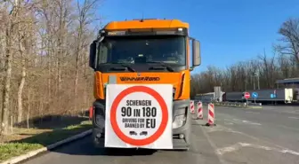 Schengen vize protestosu AB sınırlarını kilitledi, tırlar kilometrelerce kuyruk oluşturdu