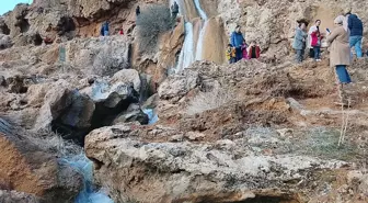 2 yıl aradan sonra akmaya başladı, bölge halkı havalara uçtu