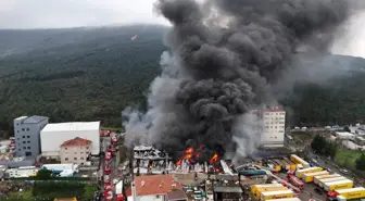 Ataşehir'deki fabrika yangını havadan görüntülendi