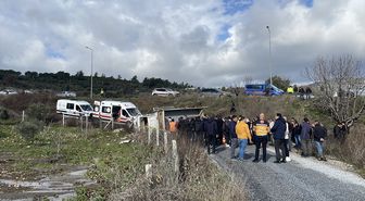 Aydın'da şarampole devrilen kamyondaki 1 kişi öldü, 2 kişi yaralandı