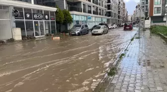 Aydın İncirliova'da sağanak nedeniyle yollar göle döndü