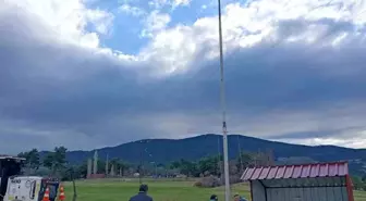 Bayrak direğinin ipini çaldılar