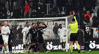 Beşiktaş'ın yeni transferi Asllani, 6 dakikada kırmızı kart gördü