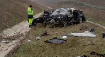 Çanakkale'de cenazeye gidenleri taşıyan otomobilin devrildiği kazada 5 kişi yaralandı