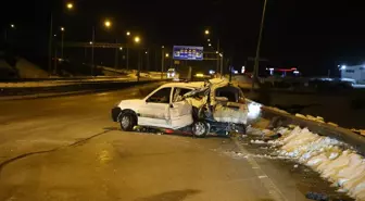 Erzurum'da hafif ticari araçla tırın çarpıştığı kazada 2 kişi yaralandı