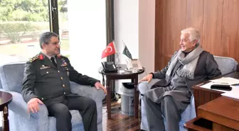 Genelkurmay Başkanı Orgeneral Bayraktaroğlu, Pakistan Savunma Bakanı Asif ile bir araya geldi