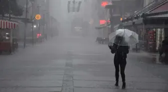 İzmir için sağanak uyarısı: Vatandaşlar dikkatli olmalı