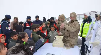 Muş'ta jandarmadan çocuklar için kış etkinliği