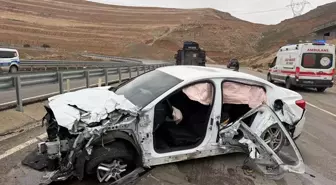 Şırnak'ta bariyere çarpan otomobildeki 5 kişi yaralandı