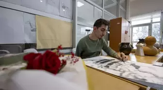 6 ŞUBAT DEPREMLERİNİN ÜÇÜNCÜ YILI - Depremde kolunu ve bacağını kaybeden genç resimle engelleri aşıyor