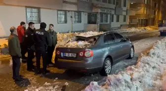 Ağrı'da çatıdan akan kar kütlesinin altında kalıp, yaralandı