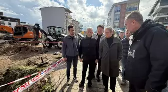 AK Partili Çankırı, sağanak ve fırtınanın vurduğu Kemalpaşa'yı ziyaret etti