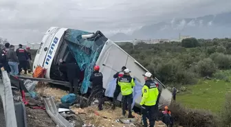 Antalya'da yolcu otobüsü şarampole devrildi