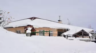 Bitlis'in yüksek kesimlerde kar kalınlığı 1 metreyi aştı; 100 köy yolu ulaşıma kapandı