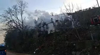 Çıkan yangında ev küle döndü