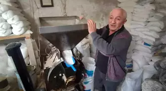 Dede mesleğini icra ediyor, teknolojiye direniyor