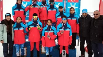 Erzincanlı kayakçılar Hakkari'den 6 madalya ile döndü