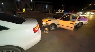 Karaman'da otomobiller çapıştı: 1 yaralı