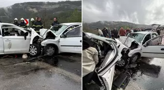 Antalya'dan sonra Burdur'da da katliam gibi kaza! 2 otomobil kafa kafaya çarpıştı