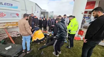 Kontrolden çıkan hafif ticari araç akaryakıt istasyonuna daldı: 2 yaralı