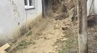 Mudurnu'da heyelan nedeniyle 3 ev tedbir amaçlı boşaltıldı