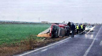 Muratlı'da kamyon devrildi
