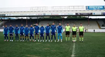Rakip takım maça çıkmayınca kendi aralarında çift kale maç yaptılar