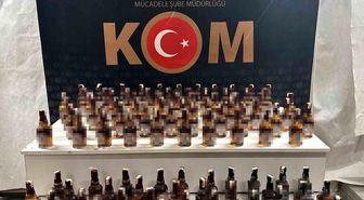 Şüphe üzerine aranan araçta 100 şişe kaçak alkol ele geçirildi