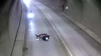 Tünelde motosikletten düşüp metrelerce sürüklendi: Kaza anı kamerada