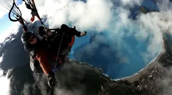 Yamaç paraşütü sırasında Ölüdeniz'de oluşan renk geçişleri görüntülendi